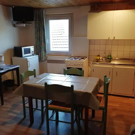 Mamyvonne Πανσιόν Tendon